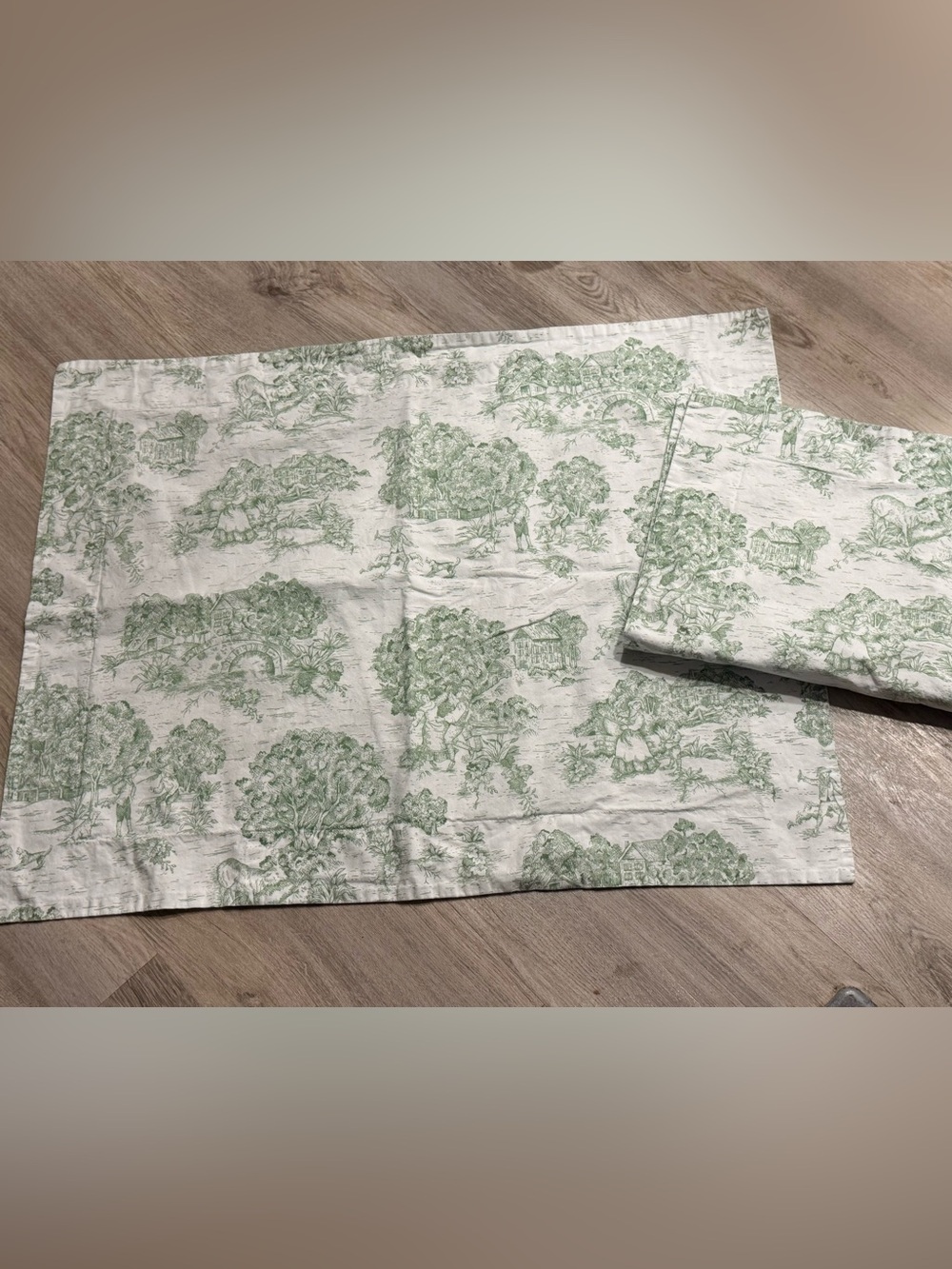 Pair of Red Land Standard Pillow Shams White/Green Toile Landscape 100% Cotton